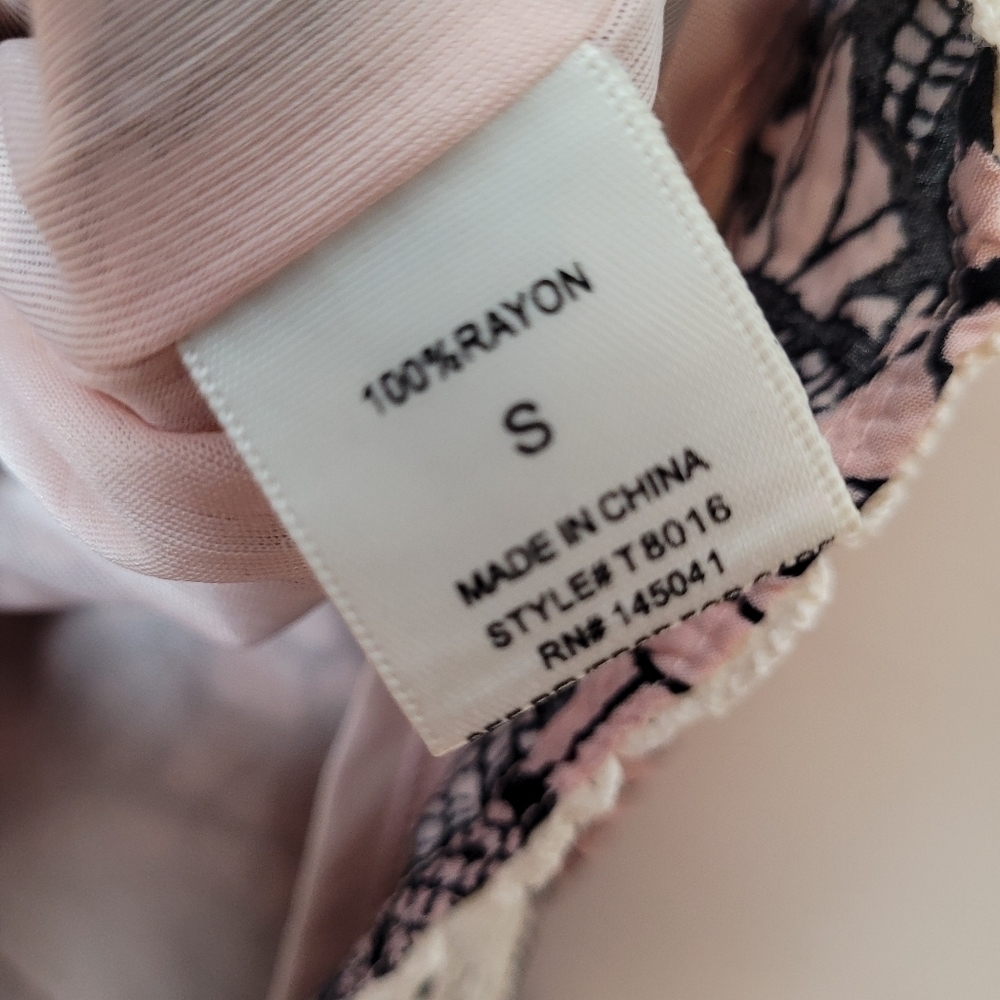 Win-Win Apparel Pink Floral Lace Knit Romper - Picture 4 of 12